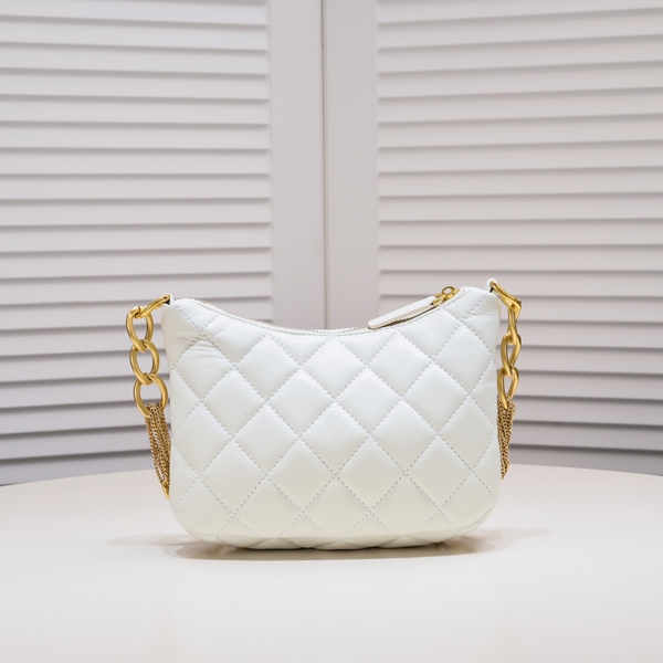 シャネルバッグ側面デザイン